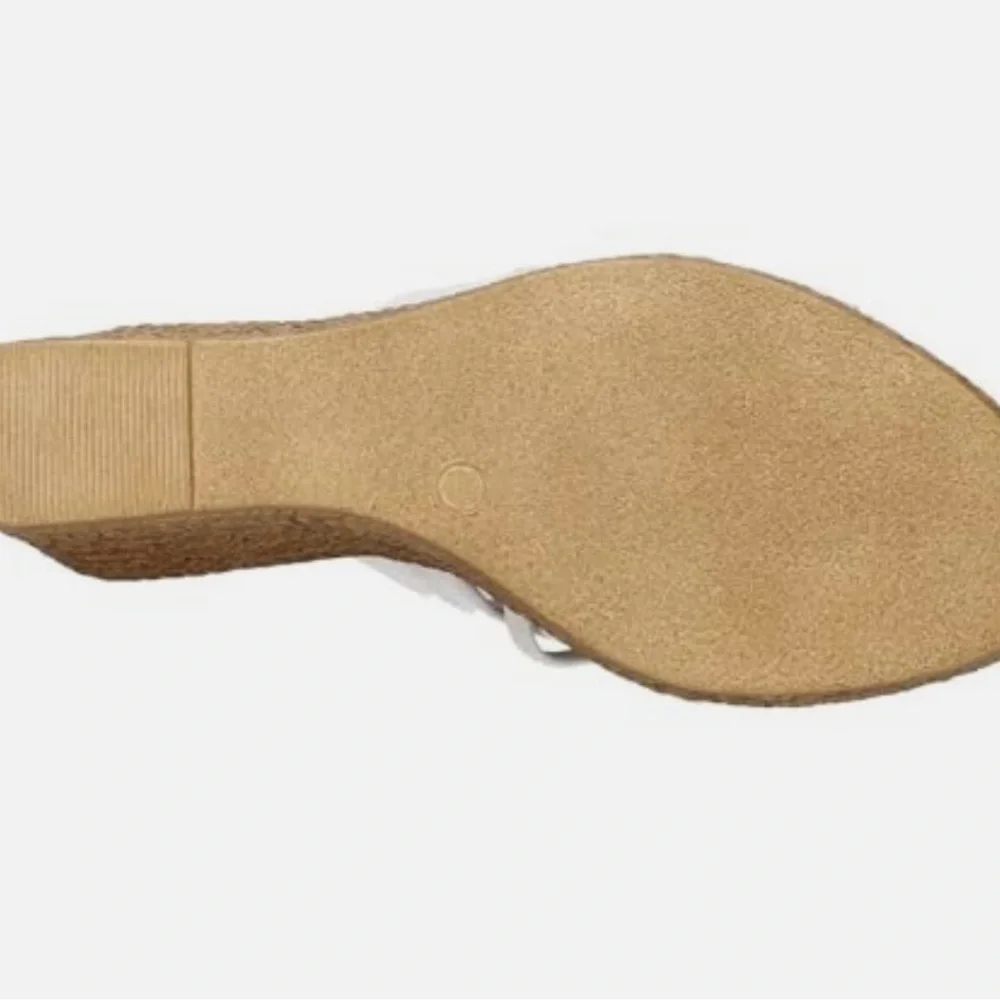 NWT Easy Street Women's Ghita Slip-On Wedge Sandals